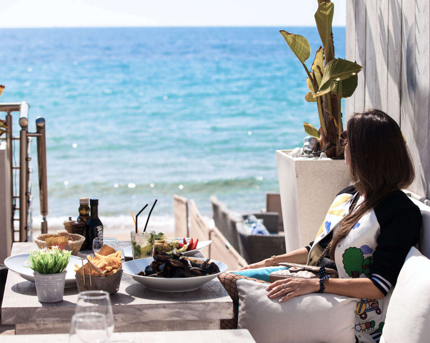 ハワイ海沿いでの生活風景